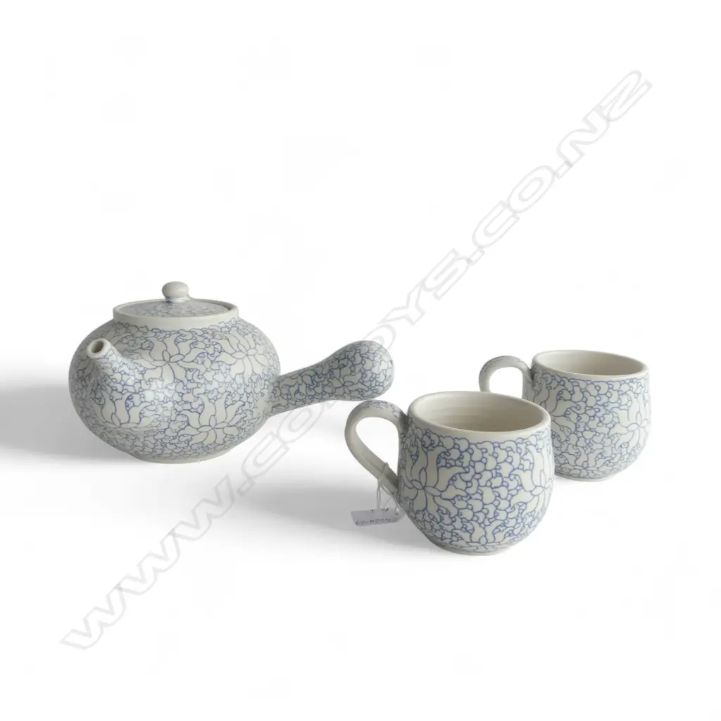 KEUM SUN LEE PORCELAIN TEAPOT & PR MUGS Image 1++