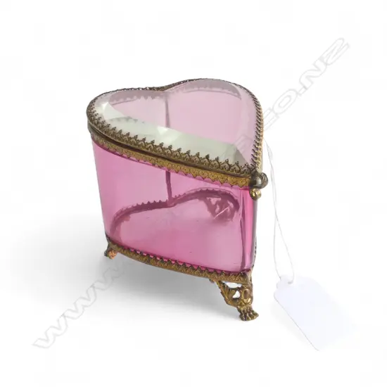 EARLY 20thC GILT METAL & RUB Y & CLEAR GLASS HEART SHAPE POCKET WATCH HOLDER. H.85mm