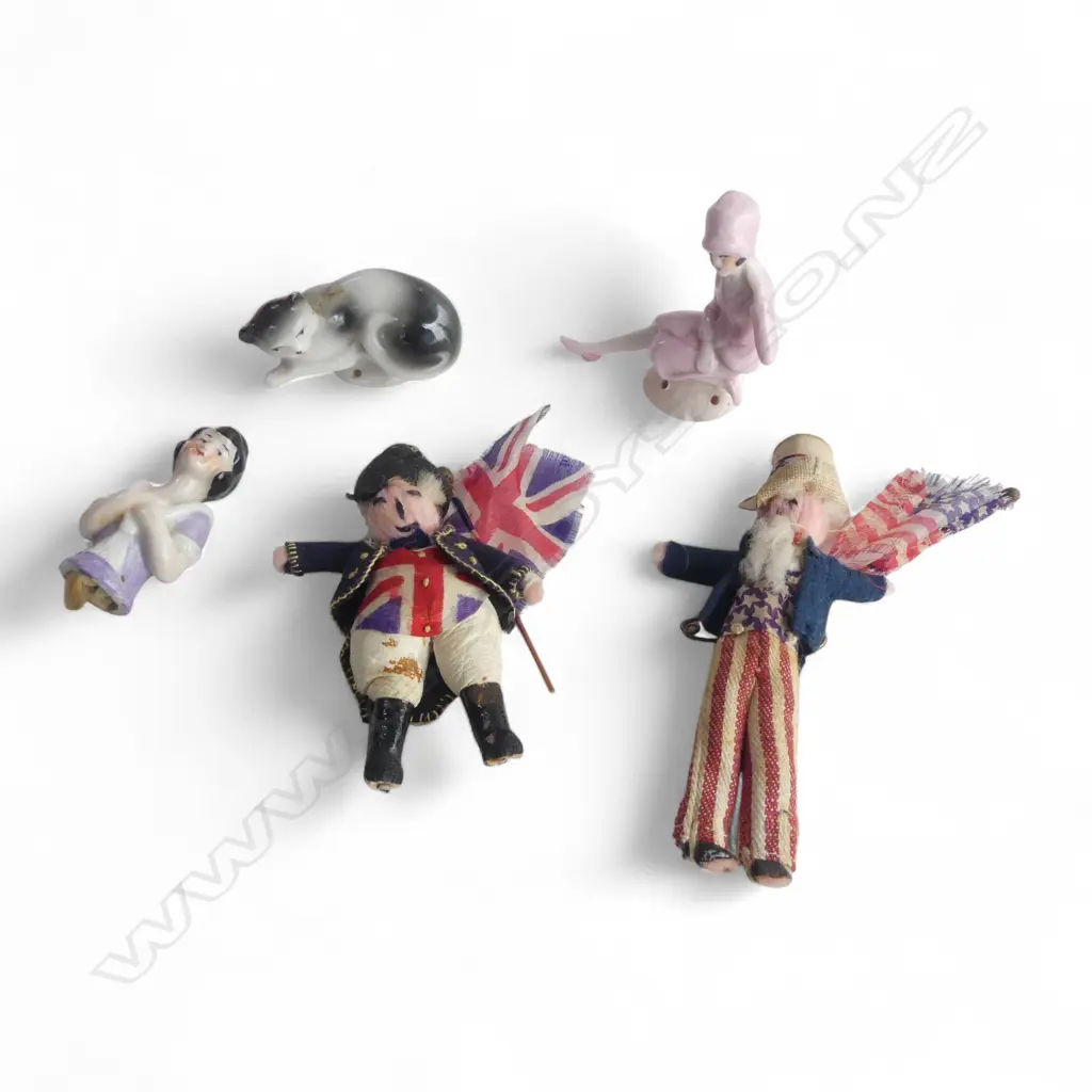 3 early 20thC pin cushion 'half dolls': 2 Art Deco ladies + cat + 2 old American wool mini figures Image 1++