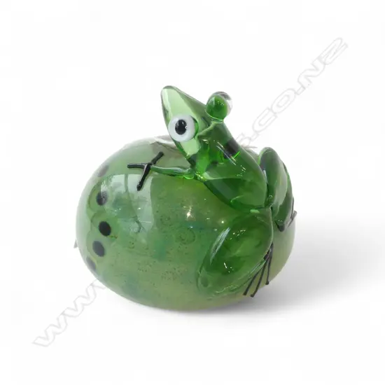 JOHN NYGREN (USA) ART GLASS FROG PAPER WEIGHT green tones mouth blown. Signed & dated 1988 #3500. Dia.105mm