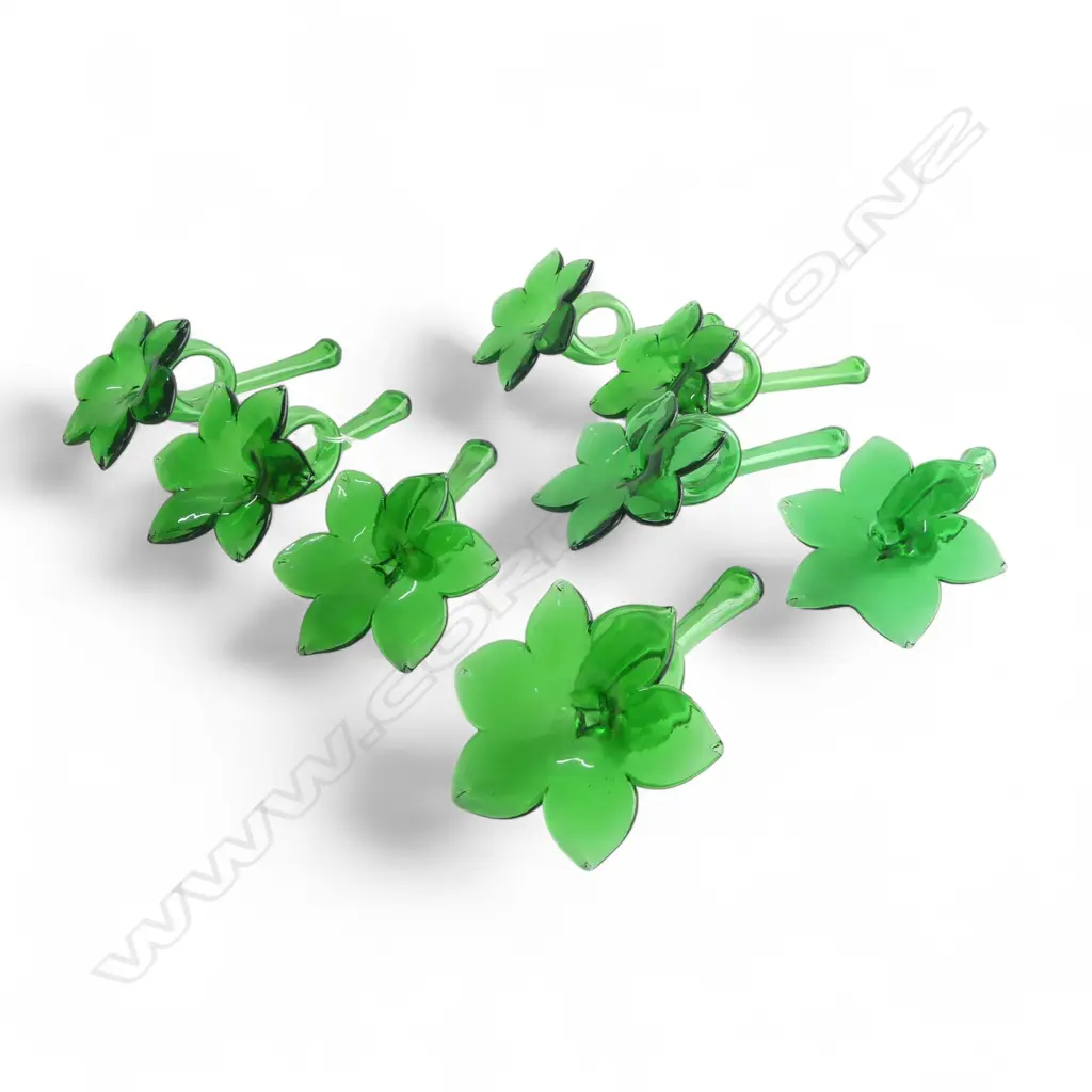 8 GREEN GLASS FLOWER NAPKIN RINGS; MADE IN ITALY FOR PORTMEIRION L.190mm Image 1++