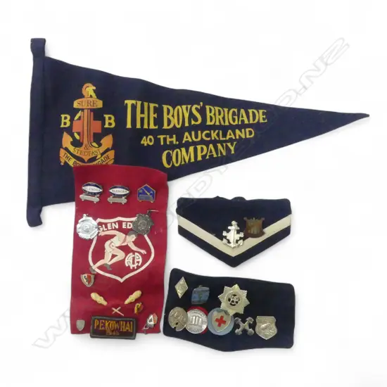 THE BOYS BRIGADE 40tH AUCKLAND COMPANY PENDANT FLAG, ASST. N.Z. BADGES/PINS & OTHER ACCOUTREMENTS