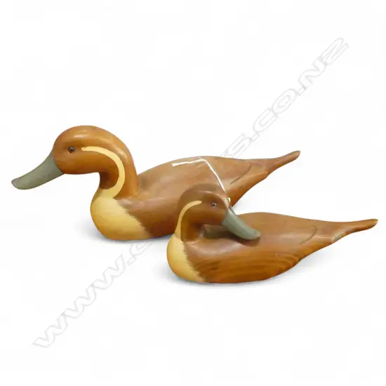 2 WOODEN DUCK DECOYS L.415mm