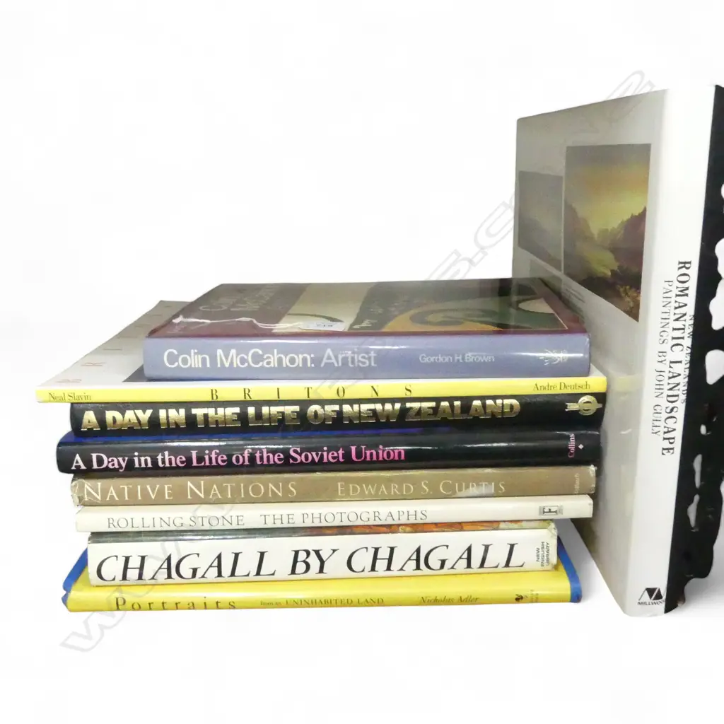 9 LG ART BOOKS Image 1++