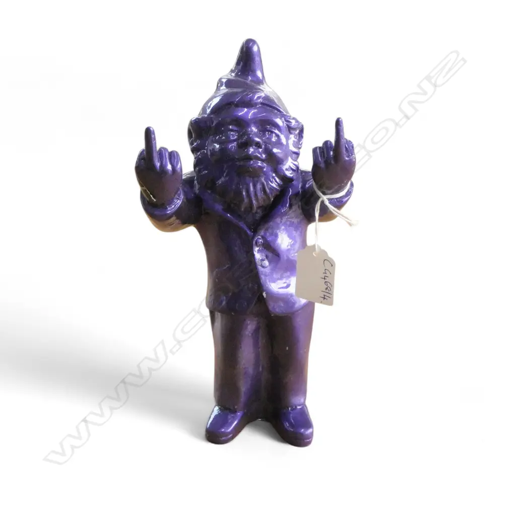 PURPLE RESIN GNOME PULLING BOTH FINGERS H.245mm Image 1++