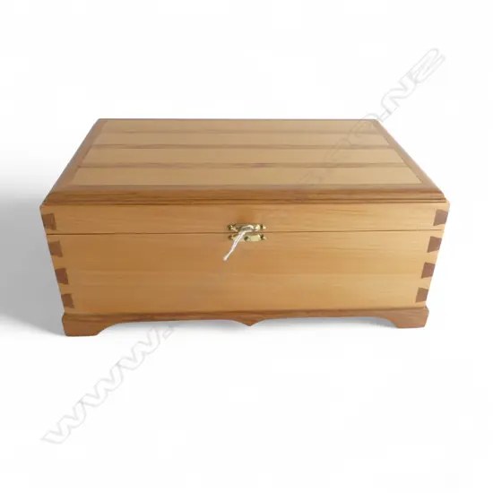 HANDMADE HEART KAURI & RIMU TRIM BOX DOVETAILED AND INTERIOR VELVET LINED 270x175x115mm