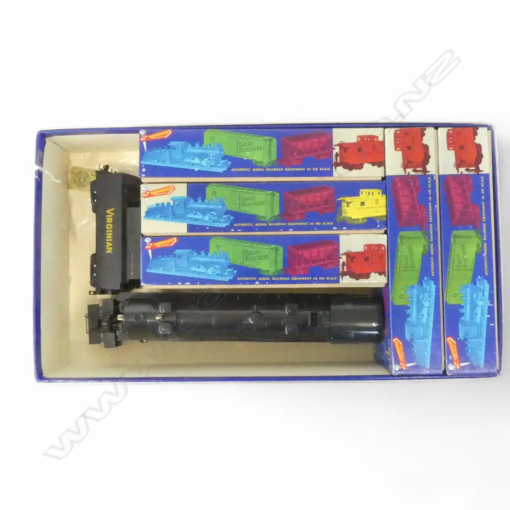HO SCALE VIRGINIAN ENGINE TENDER & 5 BOXED CARRIAGES Image 1++