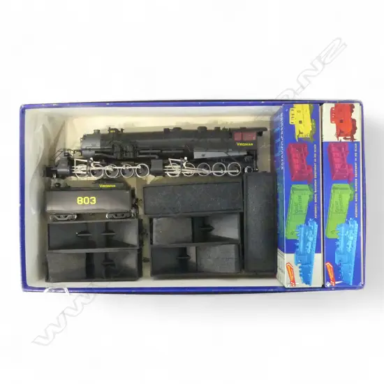 HO SCALE VIRGINIAN ENGINE TENDER & 9 CARRIAGES