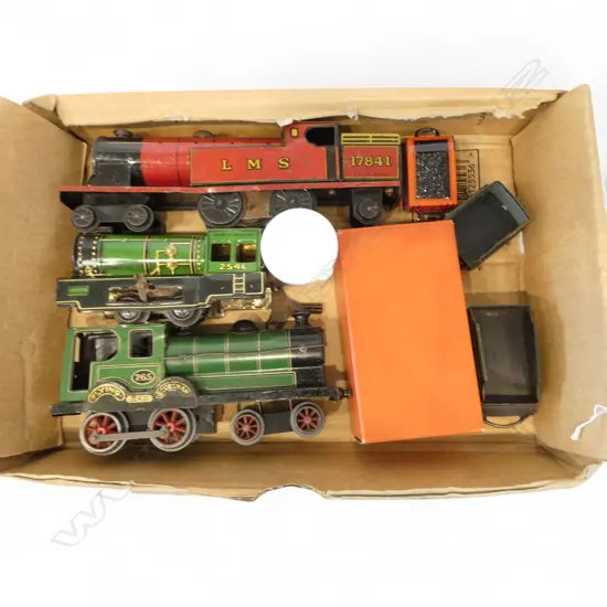 3 O GAUGE CLOCKWORK ENGINES TENDERS & BOXED CARRIAGE