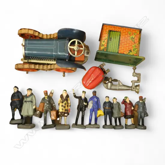 GESCHA VINTAGE TIN TOY TRACTOR L150MM JAPANESE ELECTRIC OUTBOARD MOTOR TIN SHED & 10 MODEL FIGURES