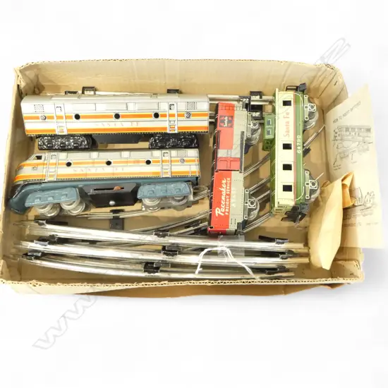 MINT & BOXED VINTAGE STANDARD RAILWAY SANTA FE SET