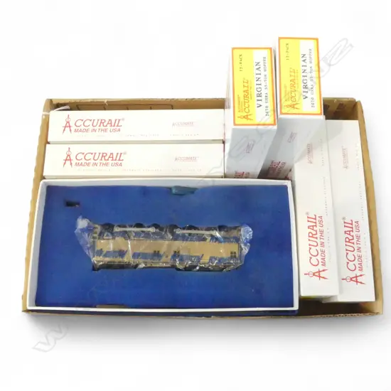 BOXED HO SCALE BRASS ENGINE & 6 BOXED CARRIAGES