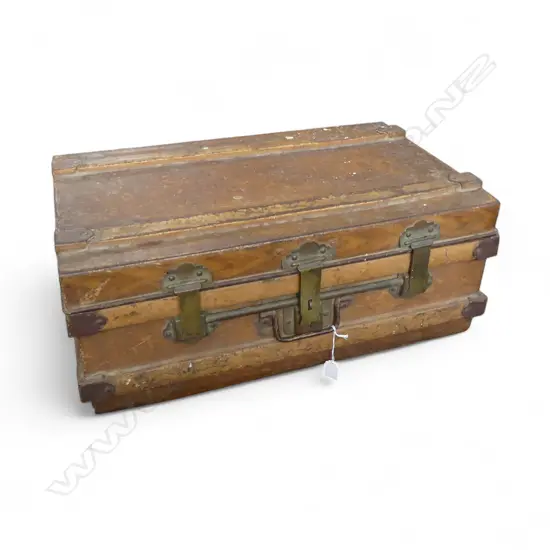 VINTAGE METAL TRAVEL TRUNK W.650mm