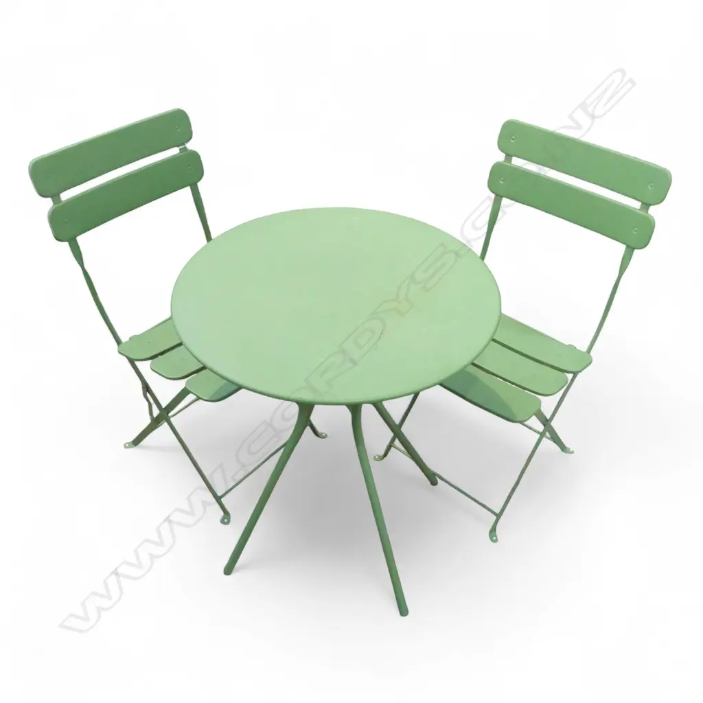 3 PCE GREEN METAL PATIO SET; TABLE & PR FOLDING CHAIRS Image 1++