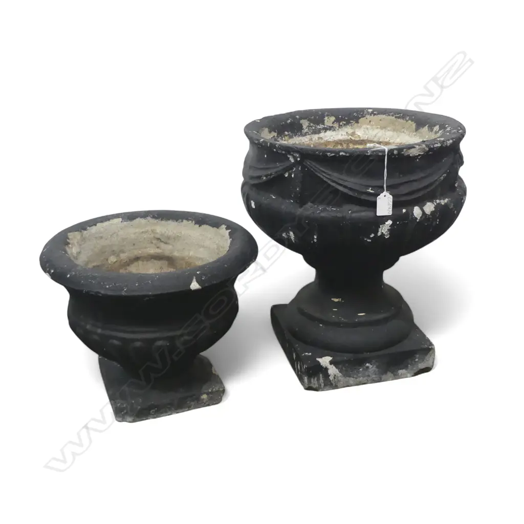 2 BLACK PAINTED CONCRETE GARDEN URN POTS H.480mm Image 1++