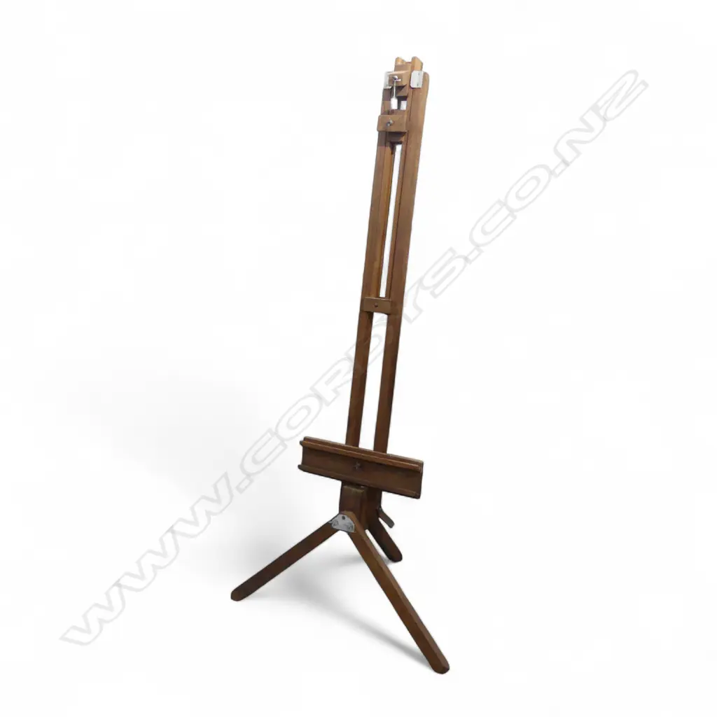 LG WOODEN EASEL H.1880mm Image 1++