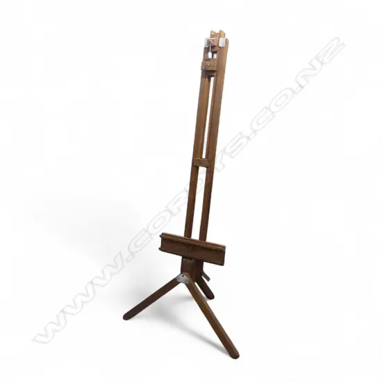 LG WOODEN EASEL H.1880mm
