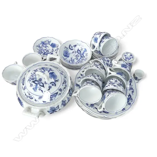 BLUE DANUBE PART DINNER SET
