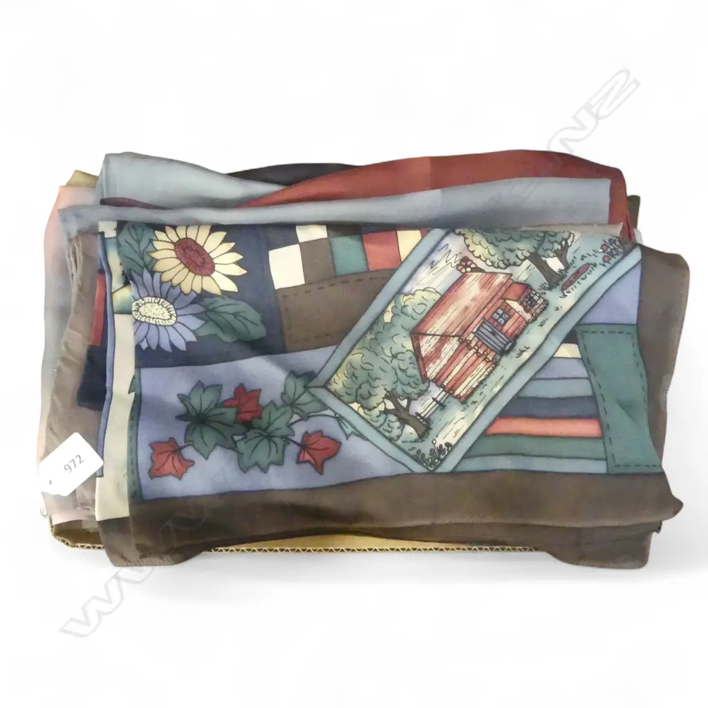 LGE COLLECTION 18 VINTAGE SILK SCARVES Image 1++