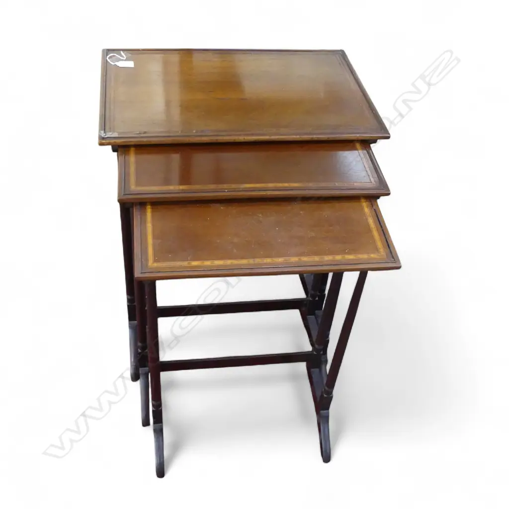 SET OF 3 NESTING TABLES W.560mm Image 1++