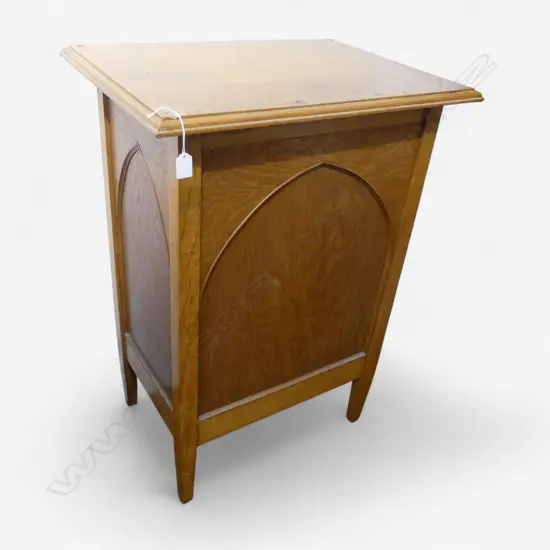 PALE OAK LECTERN 660x480x945mm