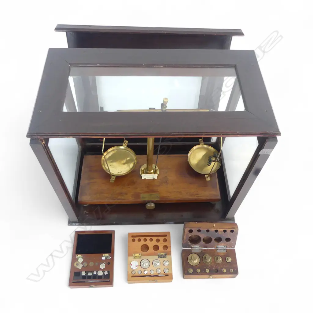 CHEMICAL SCALES, CASED 465x265x390mm - BORER IN 1 SMALL PIECE + 3 BOXED WEIGHTS Image 1++