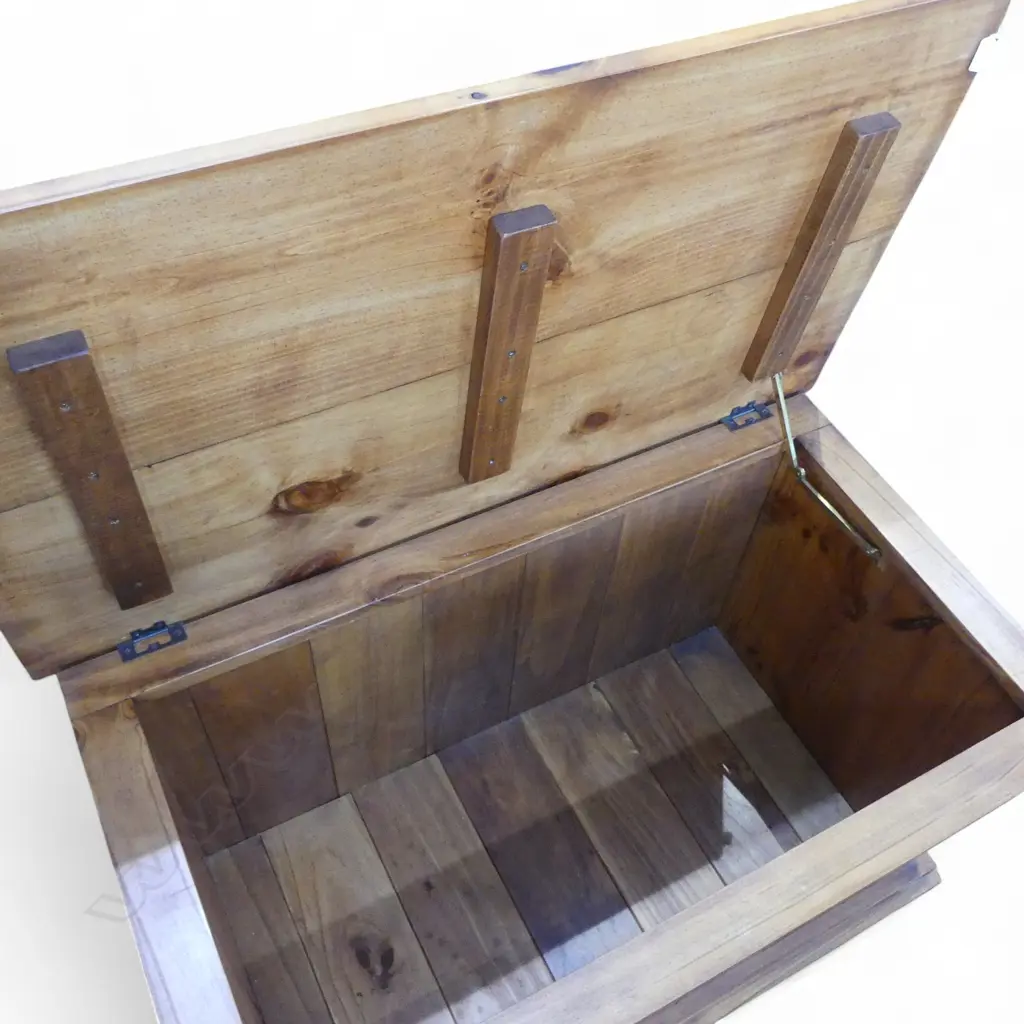 PINE BLANKET BOX 950x540x500mm Image 1++