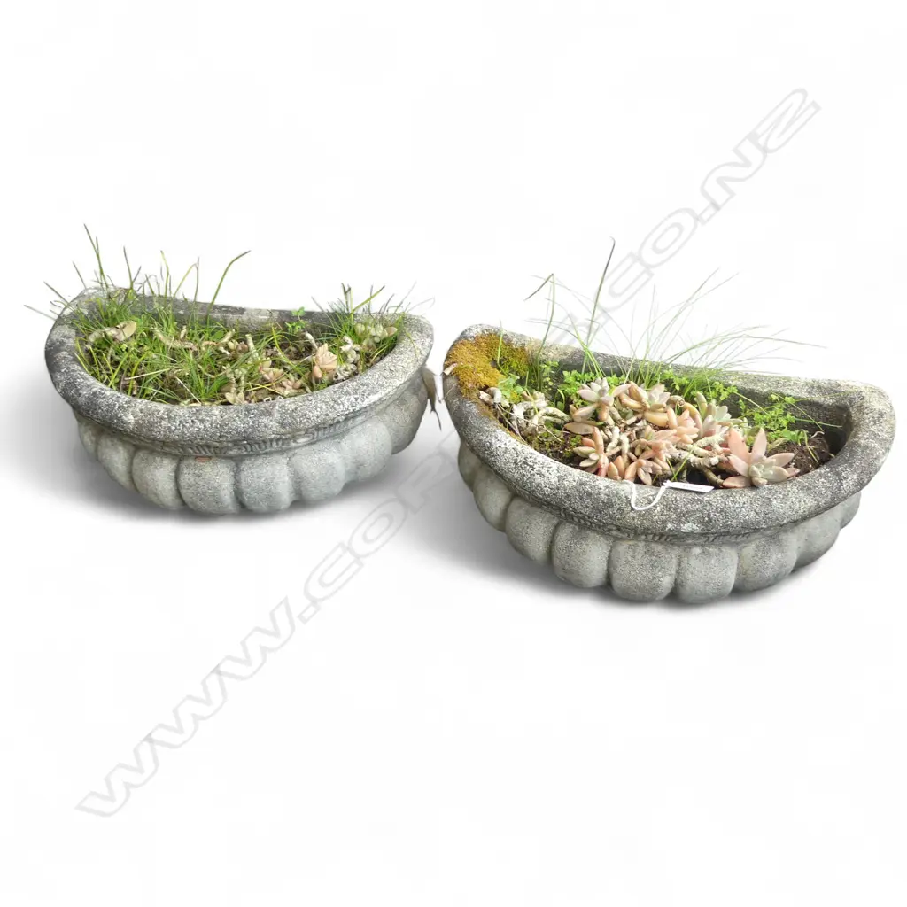PR CONCRETE DEMI LUNE PLANTERS W.400mm Image 1++
