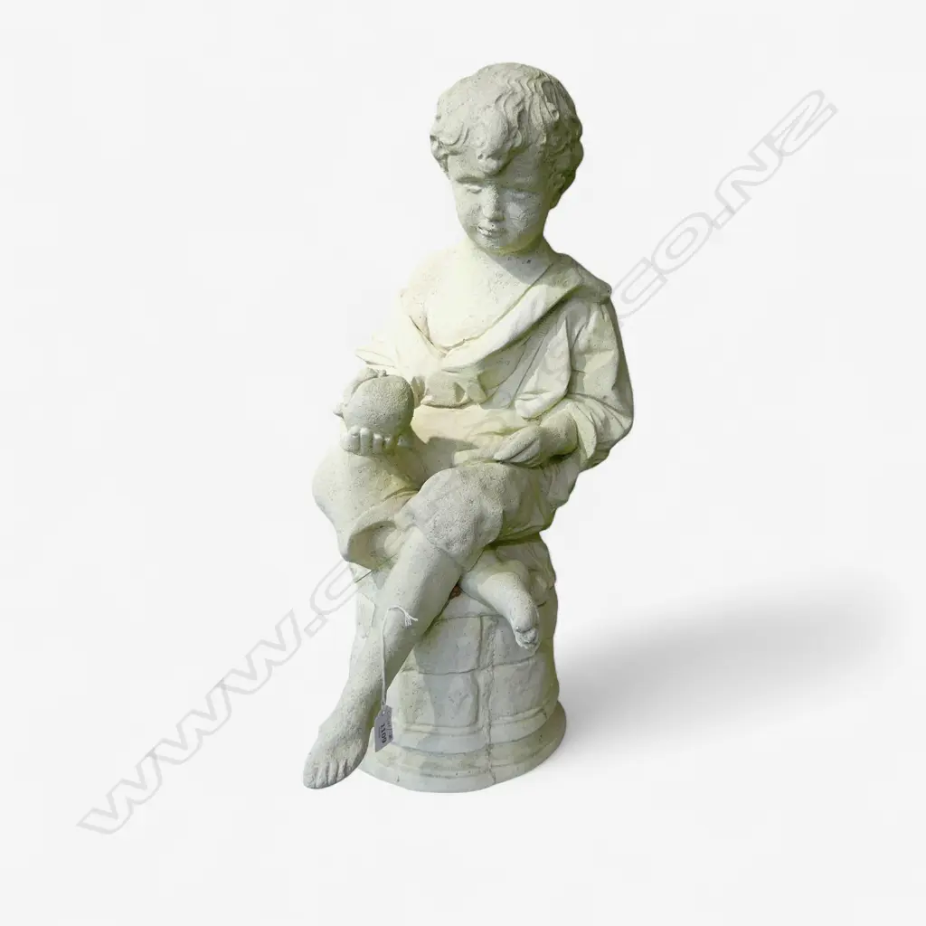 CONCRETE GARDEN BOY HOLDING APPLE H.630mm Image 1++