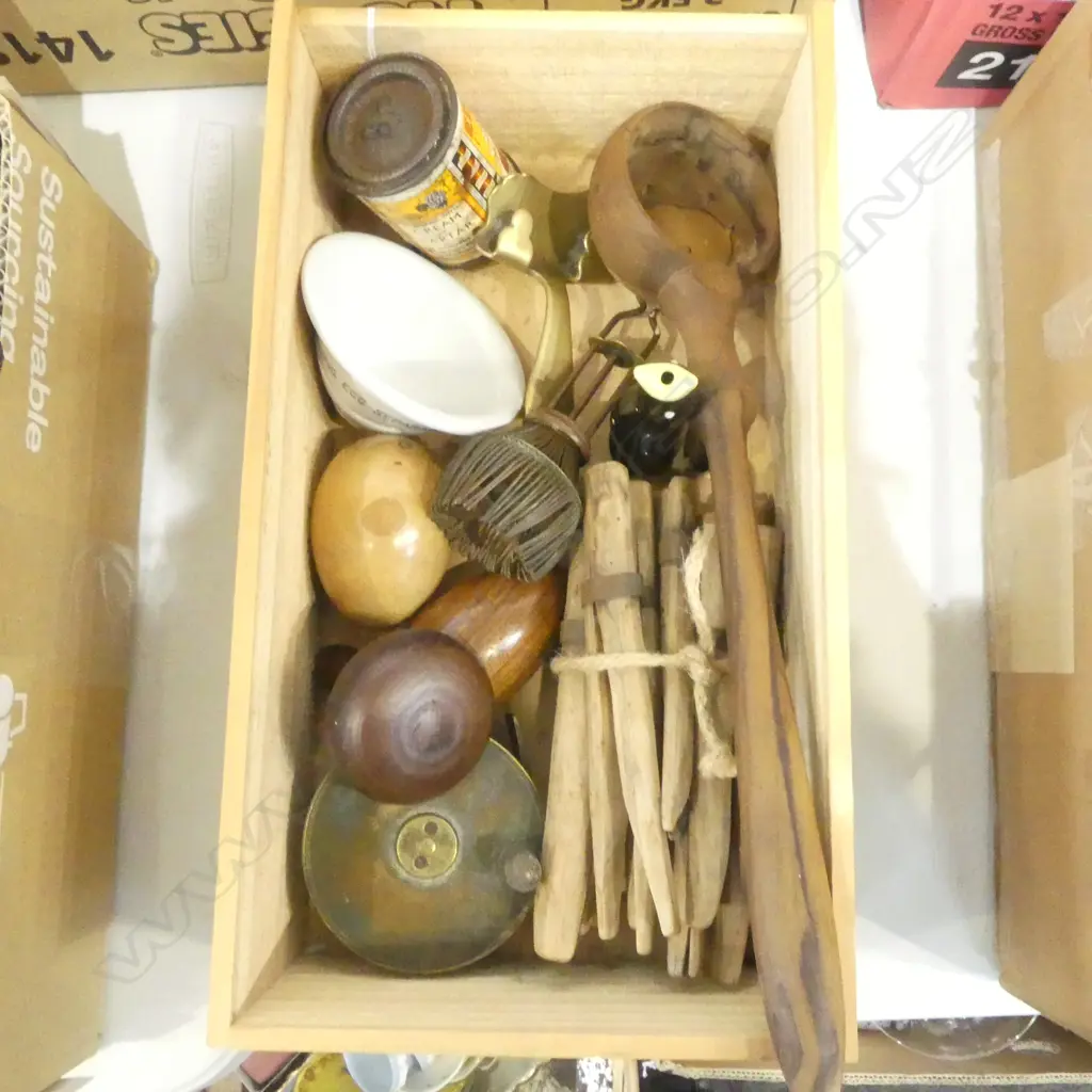ASST. VINTAGE COLLECTABLES; WOODEN DARNING, KITCHEN ITEMS, WOODEN GYPSY PEGS, OLIVE WOOD LADLE & BRASS FISHING REEL Image 1++