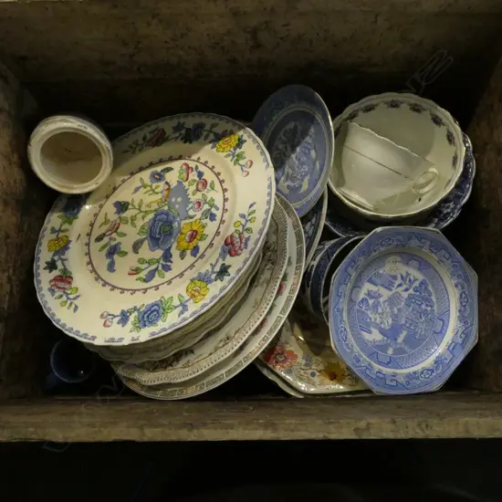 ASST. CHINA (FAULTS) IN WOODEN CRATE