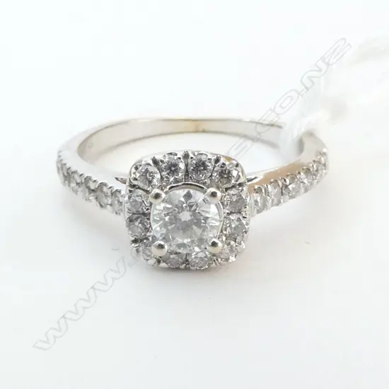 14CT WG DIAMOND CLUSTER  RING 2.9grms SIZE M