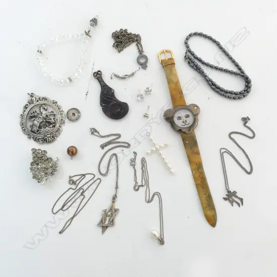 ASSORTED JEWELLERY BROOCHES/EARRINGS & PEARL ITEMS PLUS STEFF TEDDY WATCH (NOT GOING)