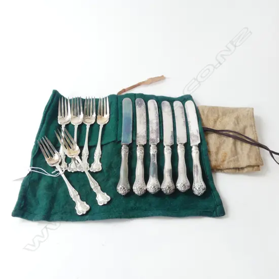 6 STG SILVER FORKS 207gms + 6 KNIVES