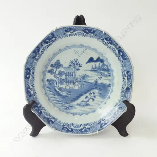 ANTIQUE CHINESE EXPORT B/W 8 SIDED PLATE 230mm dia