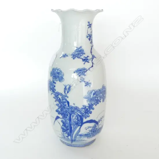 ORIENTAL B/W VASE H.370mm FAULTS