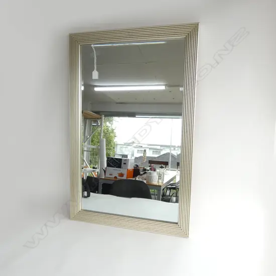 MIRROR; RIBBED SILVER FRAME 855x555mm