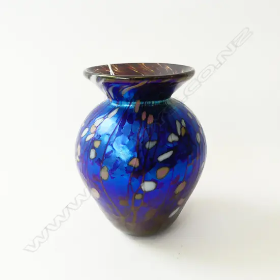 CAPE BYRON ART GLASS VASE, SIGNED & DATED '89 H.110mm