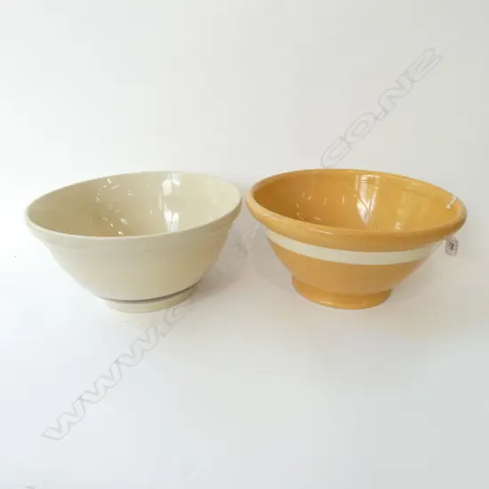 3194/ LARGE MCCOY 14 USA MIXING BOWL DIA350MM & YELLOW MIXING BOWL DIA 350MM