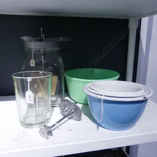 3 GRADUATING ENAMEL MIXING BOWLS, LG GREEN MILK GLASS MIXING BOWL Dia.235mm, PART CHURN (MISSING HANDLE) H.300mm etc (7)