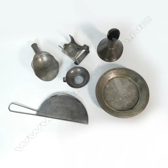 1244/3730/1282/1066/1084/1001 6 PCS VINTAGE TIN WARE