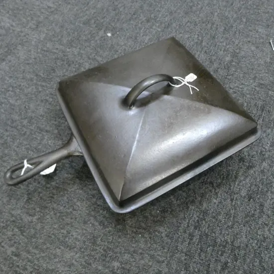 2215 VINTAGE CAST IRON SQUARE WAGNER WARE LIDDED CAMP OVEN L370MM