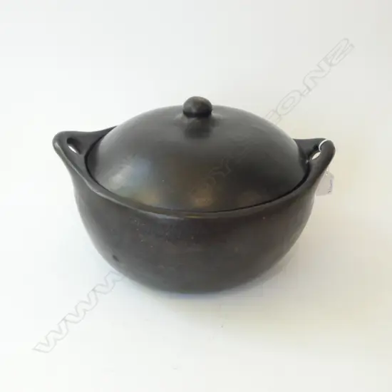 LA CHAMBA LIDDED CLAY POT 315mm dia