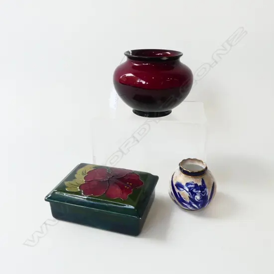 MOORCROFT LIDDED BOX (FAULTS), RD FLAMBE SQUAT VASE (FAULTS) & OTHER RD (FAULTS)