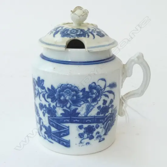 WORCESTER B/W LIDDED MUSTARD POT C.1770 H.100mm...