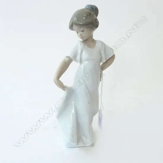 NAO FIGURINE H.220mm