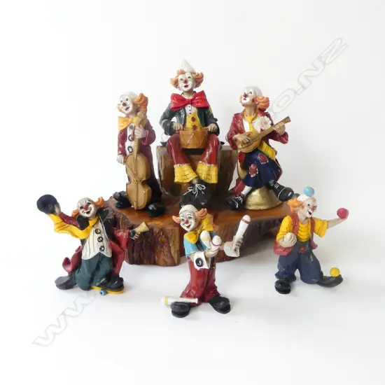 6 ITALIAN RESIN CLOWNS ON WOODEN STAND H.280mm
