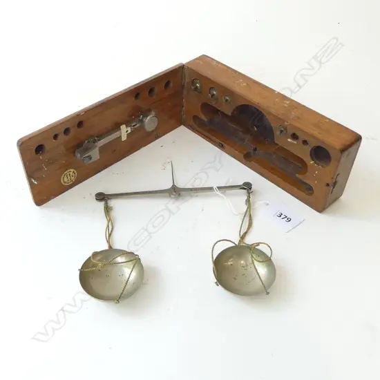 OLAIPE DETTMER & CO Ltd  PORTABLE SCALE 70x180x40mm (3 WEIGHTS MISSING)