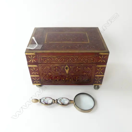 INLAID BRASS FOOTED BOX 185x135x125mm & ANTIQUE MAGNIFYING GLASS 