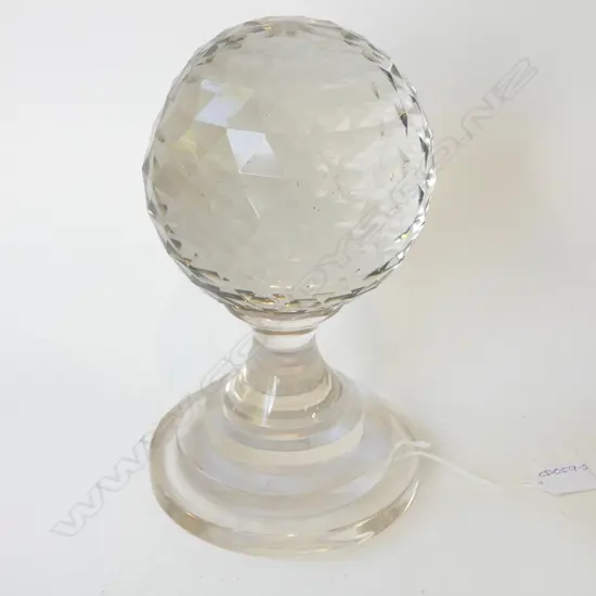 FACETED RESIN GLOBE H.270mm